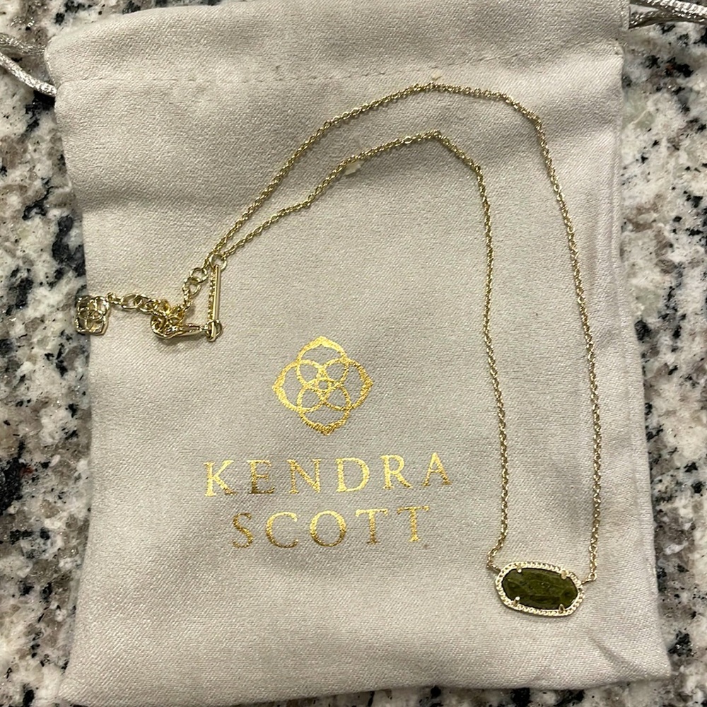 Kendra Scott necklace